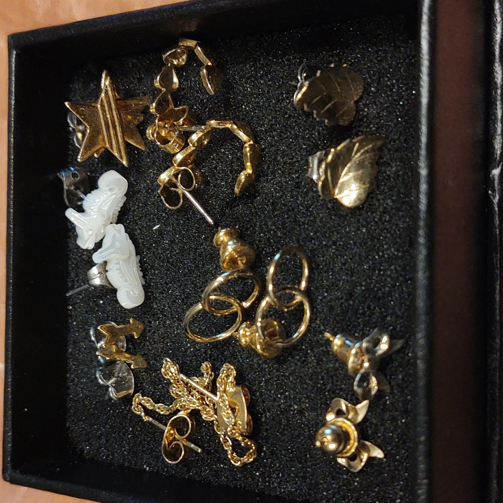 Grab Bag lot of vintage earrings